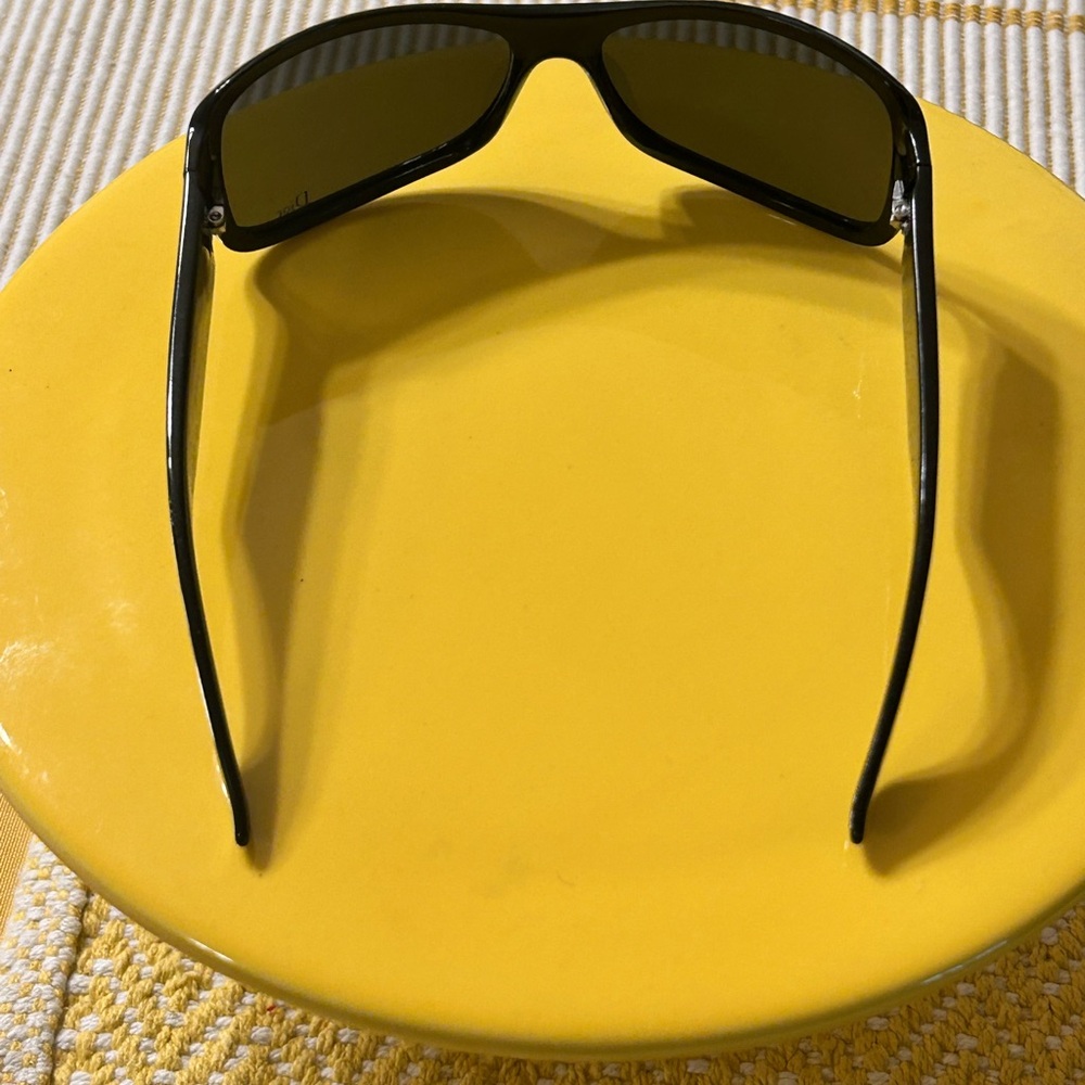 Dior Elegant Black Sunglasses with Case - Picture 5 of 8